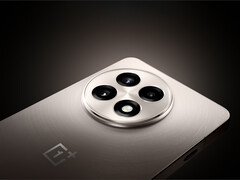 Le OnePlus 13s, selon les rumeurs, coûtera plus cher que le OnePlus 13R (photo). (Source de l'image : OnePlus)