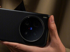 Le Find X9 Pro devrait reprendre la disposition des appareils photo du Vivo X200 Ultra lors de son lancement dans le courant de l'année. (Source de l'image : Vivo - édité)