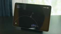 Les utilisateurs de Pixel peuvent contempler le vaisseau spatial pendant qu'il vole sans fin dans l'espace. (Source : 9to5Google)