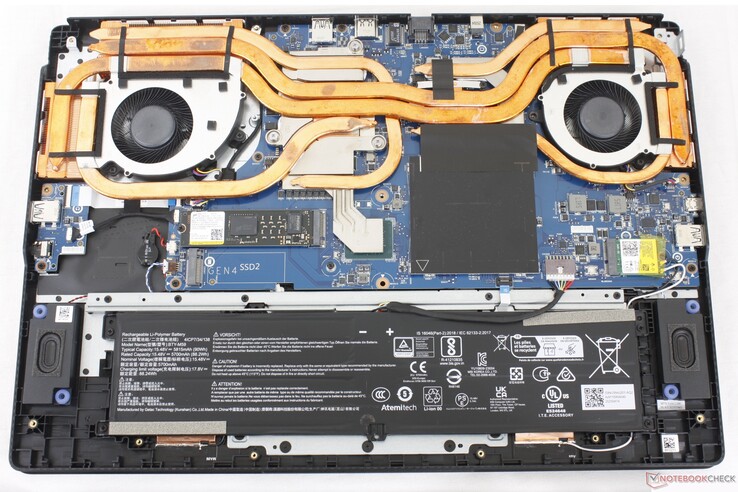 MSI Crosshair 18 HX AI prend en charge 2x DDR5 SODIMM et 2x M.2 2280 SSD