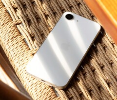 On ne sait pas si l&#039;iPhone 16e aura une suite l&#039;année prochaine. (Source de l&#039;image : Thai Nguyen)