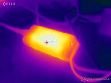 L'adaptateur CA atteint plus de 35 C lorsqu'il est en charge