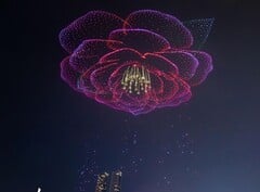 Une scène de Charming Chongqing d&#039;un pétale de camélia, la fleur officielle de Chongqing (Source de l&#039;image : SB News ; recadré)