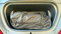 Le Cybertruck a les mains libres dans le coffre, mais pas le Model Y (Source de l'image : Tesla)