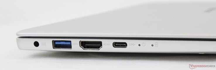 À gauche : adaptateur secteur, USB-A 3.0, HDMI, USB-C avec DisplayPort + Power Delivery