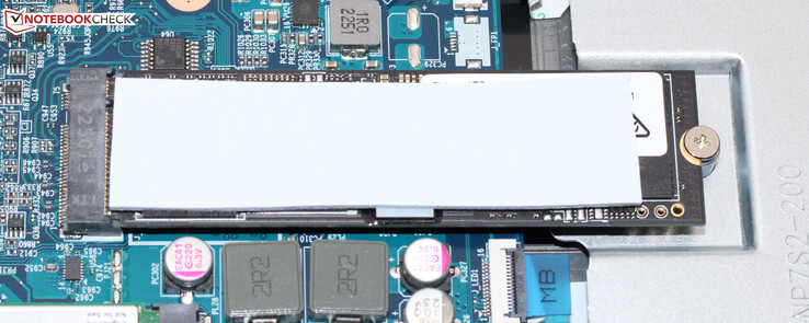 Un disque SSD PCIe-4 sert de disque système.