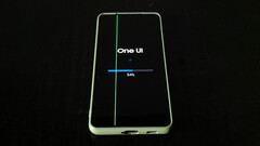 Une mise à jour de l'interface utilisateur serait à l'origine du problème de ligne verte sur plusieurs téléphones Samsung Galaxy (Source de l'image : @Entroprox sur X)