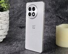 Le OnePlus 13R (photo) et le OnePlus 12 bénéficient désormais de la diffusion audio Bluetooth double via la dernière mise à jour