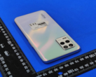 Le Realme 9 est une version remaniée du Realme 8 5G. (Image source : FCC)