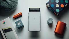 La mise à jour de mars Android 12L s'accompagne apparemment de quelques effets secondaires indésirables pour les utilisateurs de Pixel 6 et Pixel 6 Pro (Image : Jonas Elia)