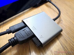 Le hub USB-C 3 ports EZQuest est l'un des adaptateurs les plus utiles disponibles pour seulement 30 dollars américains