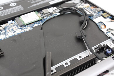 Espace vide pour un ventilateur supplémentaire et des caloducs si configuré avec le GPU Intel Arc
