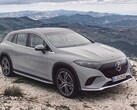 Le constructeur allemand a officiellement dévoilé la variante SUV élégante de sa luxueuse Classe S électrique, appelée EQS (Image : Mercedes-Benz)