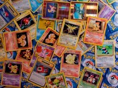Pour acheter des cartes à collectionner Pokémon, il n'est même pas nécessaire d'entrer dans le magasin puisqu'un distributeur automatique est intégré à la façade du magasin (Image : Thimo Pedersen)