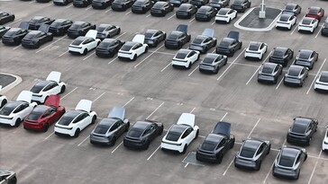 Giga Texas dispose d'un grand nombre de versions intérieures blanches de la nouvelle Model Y