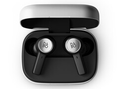 Le Beoplay Eleven de Bang & Olufsen peut être entièrement immergé dans l'eau. (Source de l'image : Bang & Olufsen)