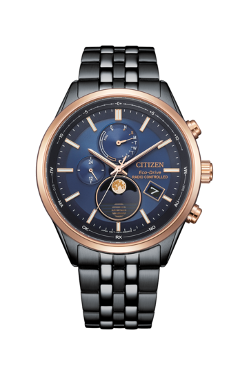 Montre Citizen BY1036-53L Eco-Drive à phase de lune, dotée d’un cadran bleu, d’un boîtier et d’un bracelet en acier inoxydable noir, d’une lunette couleur or rose, d’un affichage analogique de la phase de lune, de deux sous-cadrans et d’un guichet de date.