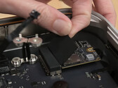 Il semble que des restrictions logicielles empêchent le Mac Studio de lire des disques de plus grande capacité. (Image source : iFixit)