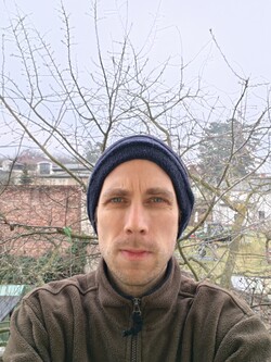 Selfie avec l'appareil photo de 50 mégapixels utilisant le pixel binning