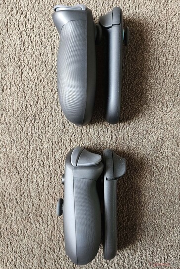 En comparaison, les Joy-Cons M12S présentent des poignées nettement plus épaisses.