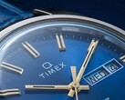 Gros plan sur le cadran bleu fumé de la Timex Q 1976 Day and Date.