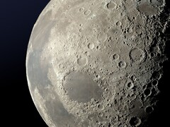 Image montrant la surface de la Lune. (Source de l&#039;image : bellergy - Pixabay)