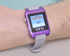Une montre-bracelet Game Boy Color personnalisée entièrement fonctionnelle, fonctionnant avec Pokémon Or