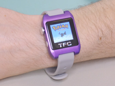 Une montre-bracelet Game Boy Color personnalisée entièrement fonctionnelle, fonctionnant avec Pokémon Or