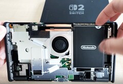 La nouvelle révision de la Nintendo Switch 2 permet de remplacer facilement la batterie.