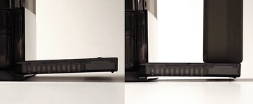 La station d'accueil de la lampe de poche fléchit sous l'effet du poids. (Source de l'image : Notebookcheck)