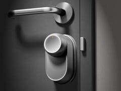 Le SwitchBot Lock Ultra argenté (photo) est désormais disponible en précommande. (Source de l&#039;image : SwitchBot)