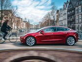Une Model 3 roulant avec la fonction « Full Self-Driving ».