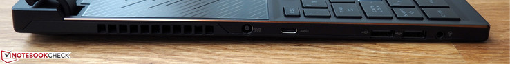 Côté gauche : entrée secteur, USB C 3.0, 2 USB A 2.0, audio 3,5 mm combo.