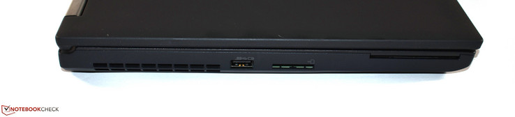 Côté gauche : USB A 3.0, lecteur de carte SD, lecteur de carte à puce.