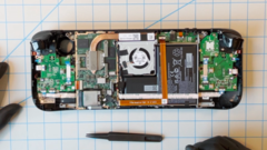 iFixit et Valve s'associent apparemment pour proposer des pièces pour le Steam Deck. (Source : Valve)