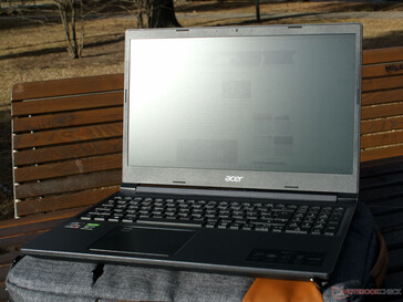 Acer Aspire 7 à l'extérieur