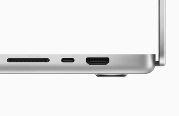 La sélection de ports comprend un emplacement SDXC, HDMI et trois ports Thunderbolt 4. (Image Source : Apple)