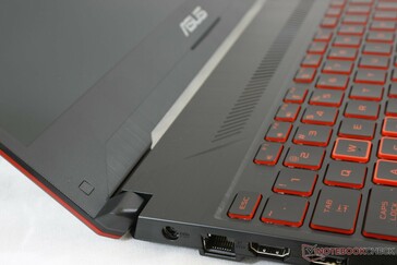 La partie écran de l'Asus TUF FX505DY s'ouvre à un maximum de 150 degrés.