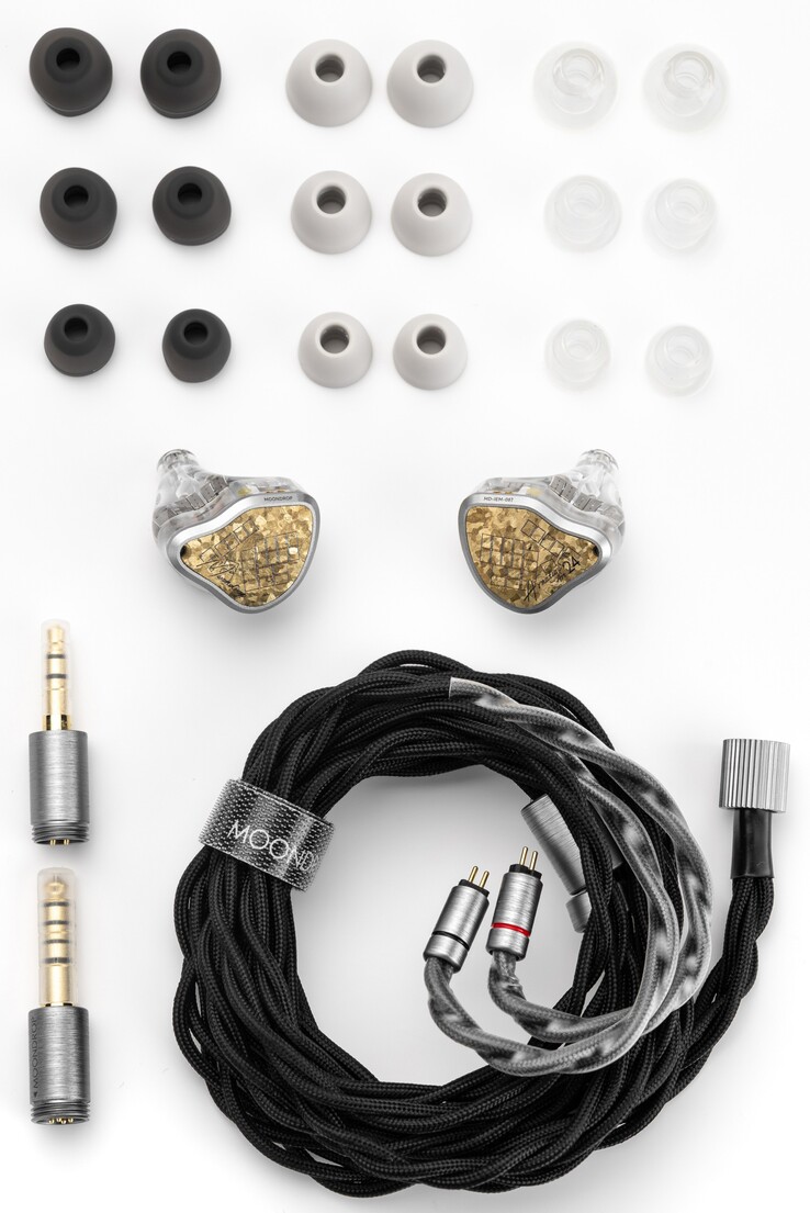 Les écouteurs Armature Art 24 sont livrés avec des embouts en silicone, UC et ATF (éponge et silicone) en trois tailles, ainsi qu'avec un câble composé de 19 fils de cuivre monocristallin et de 19 fils d'argent pur.
