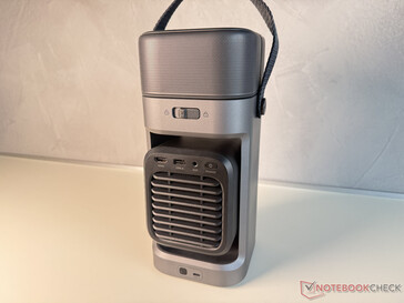 Arrière avec USB-C (en bas) pour l'alimentation ainsi que HDMI et cie lorsqu'il est déplié