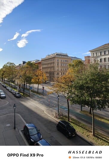 Une photo de 23 mm de l'Oppo Find X9 Pro avec 12 mégapixels par défaut.