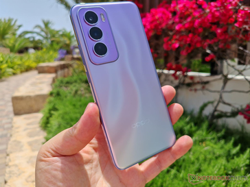 Oppo Reno12 Pro - Image de prise en main (via Notebookcheck)