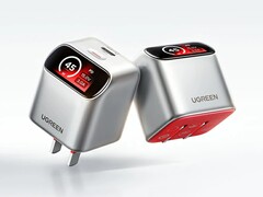 Le chargeur Ugreen X740 45W GaN est doté d'un écran intelligent incliné.