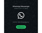 Un écran d'accueil avec un fond vert chargé et le logo de WhatsApp mentionnant le numéro de la dernière version bêta. (Source de l'image : @WABetaInfo sur X)