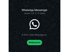 Un écran d&#039;accueil avec un fond vert chargé et le logo de WhatsApp mentionnant le numéro de la dernière version bêta. (Source de l&#039;image : @WABetaInfo sur X)