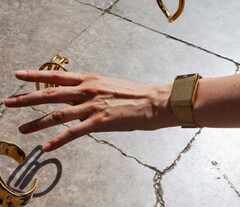 Le Whoop Meridian peut être réglé en continu à l'aide d'un fermoir magnétique.