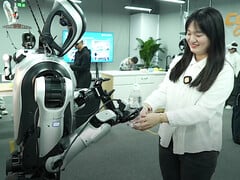 Devenez "coach" d'un robot dans le plus grand centre de formation humanoïde de Chine : Apprenez à l'IA à maîtriser les compétences de tous les jours