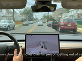 Le mode de conduite entièrement autonome de Tesla en action (image : Fabian Luque/YouTube)