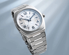 La variante Farer Integra Perlarum (nacre) offre une réserve de marche de 56 heures (Image source : Farer)