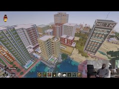 Mike Tomlin a construit toute une ville dans Minecraft, avec une silhouette urbaine dense et une grande variété de bâtiments.